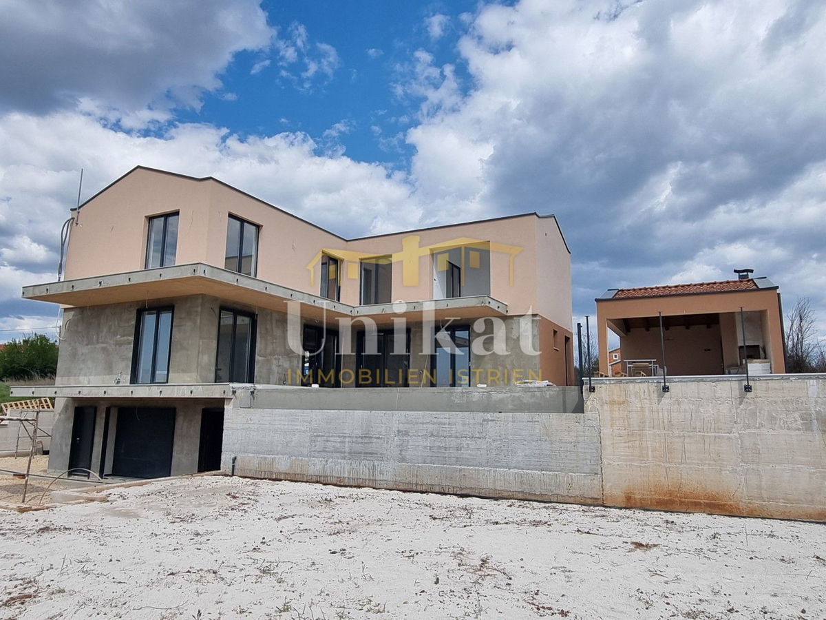 Hiša v okolici Višnjana - 4 spalnice in bazen